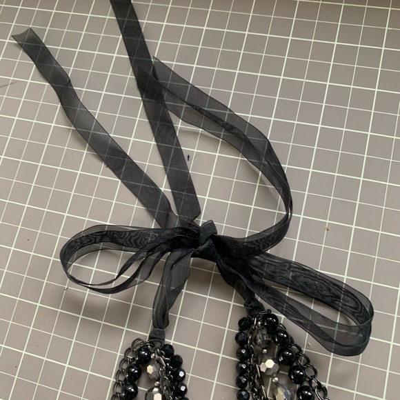 Multi-strand necklace with organza tie closure - Picture 4 of 4